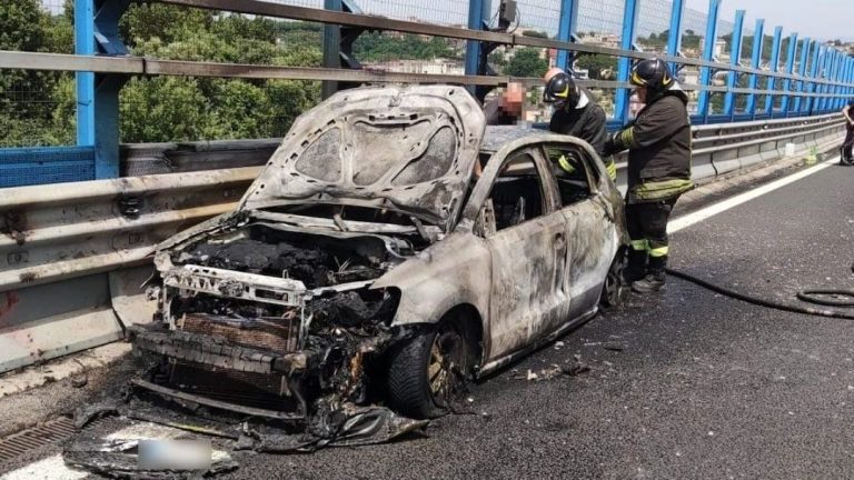 Auto esplosa a Napoli: un disastro da chiarire