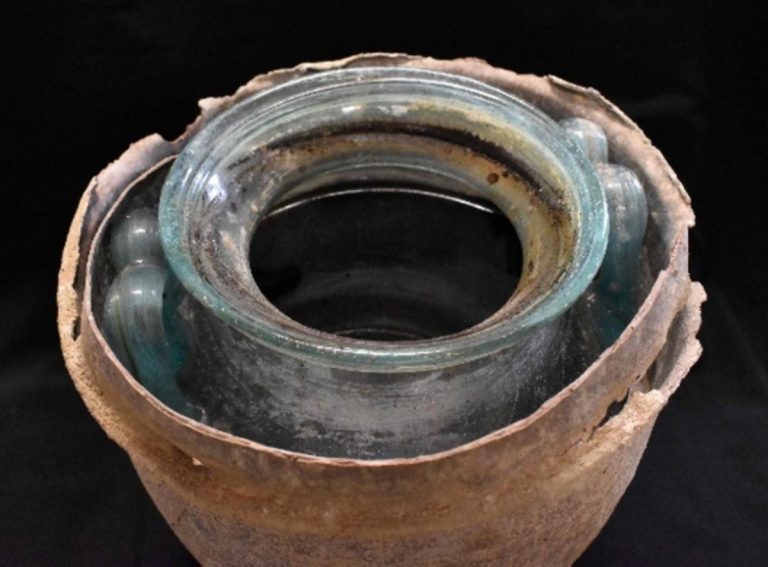 Ritrovato il vino più antico del mondo, un bianco di 2.000 anni fa