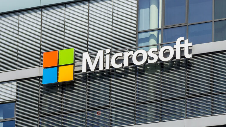 Microsoft down: caos informatico globale e aeroporti bloccati